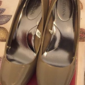 A Merona Maye Taupe color ladies shoe